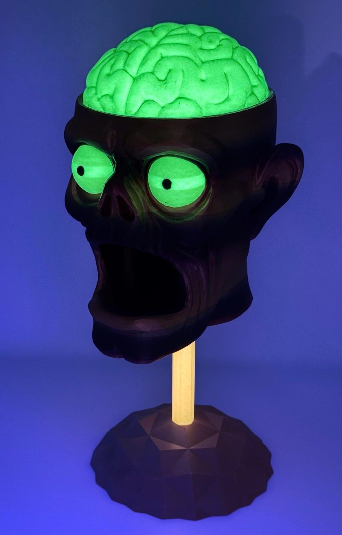 Spookiez Zombie Brainz totem glowing green under blacklight